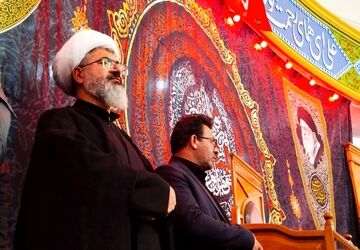 مسئولین کاشمر در کنار مردم عزادار حسینیه حیدری
