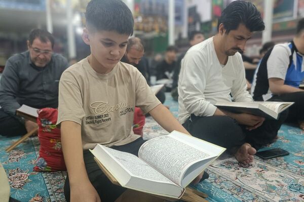 مراسم معنوی اعتکاف در مسجد اعظم حضرت ابوالفضل (ع) بهارستان دو