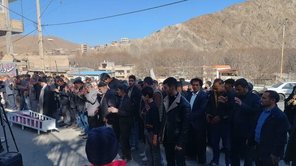 تشییع مادر شهید روستای یاسه چای با حضور گسترده مردم