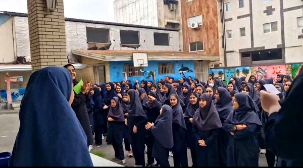جشن روز جهانی دختر در دبیرستان بهار آزادی قائمشهر