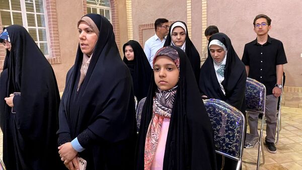 محفل شعر در سازمان دانش‌آموزی یزد 