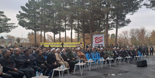  غبارروبی مزار شهدا در نیشابور 
