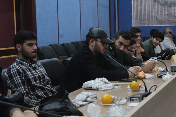دیدار جمعی از دانش‌آموزان زنجانی با فرمانده سپاه انصارالمهدی 
