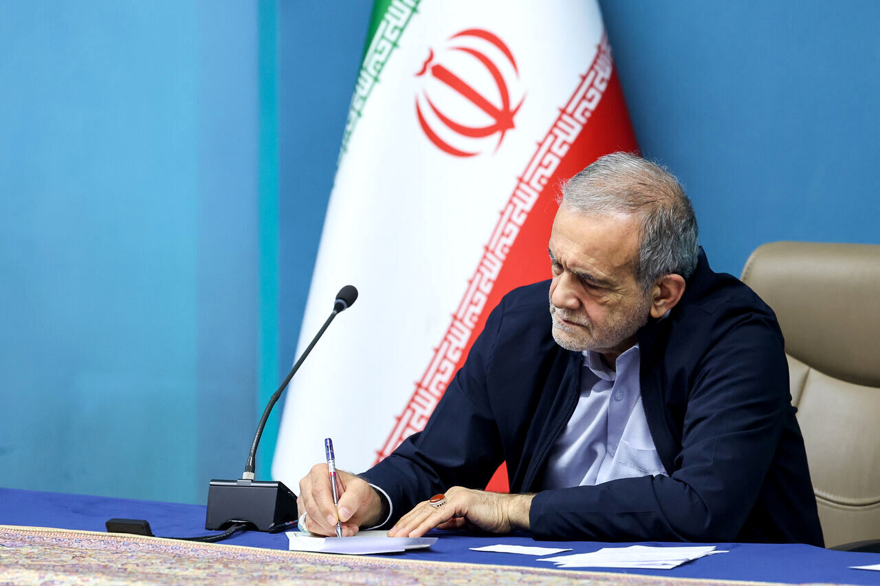 پزشکیان اصلاحیه قانون مجازات قاچاق اسلحه و مهمات را برای اجرا ابلاغ کرد