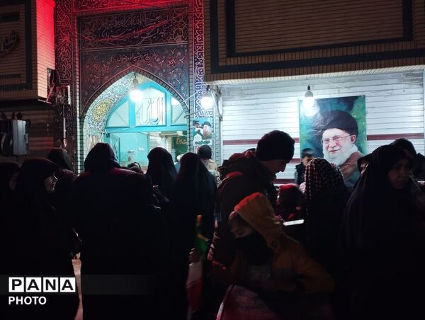 حضور مردمان محله های مختلف در چهارراه برق مشهد