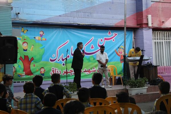 جشن شکوفه‌ها در دبستان منوچهر رزاقی ناحیه۳ مشهد