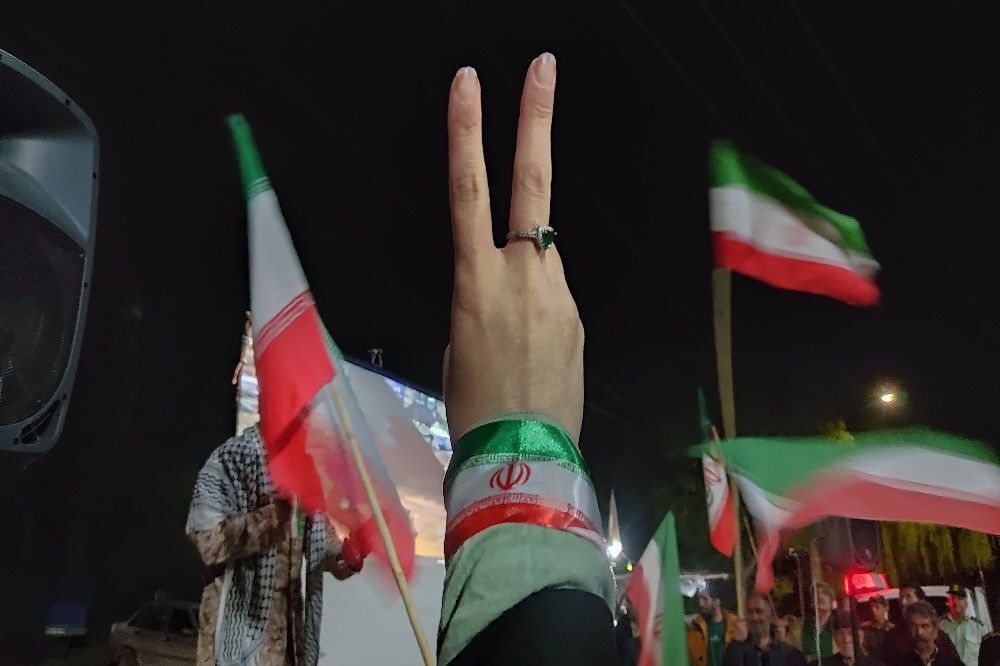 یک دنیا شاهد و مبهوت از حضور خیابانی مردم شهر بار