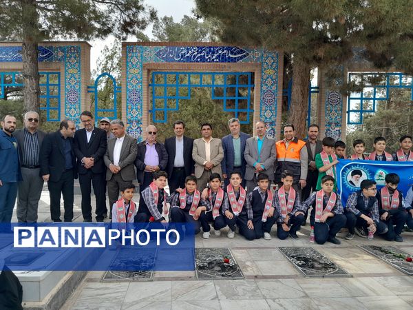 آیین نواختن زنگ سپاس معلم در دبیرستان دخترانه ارشاد تربت حیدریه 