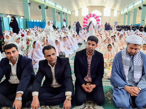 آیین سپیدپوشان؛ جشن تکلیف دختران عنبرآباد