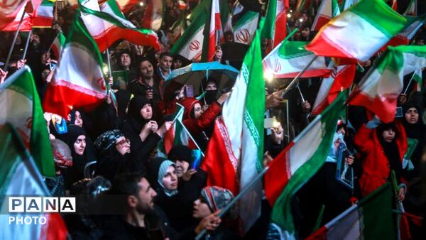 حضور بی‌نظیر مردم مشکین‌دشت در شب‌های ایستادگی و مقاوم