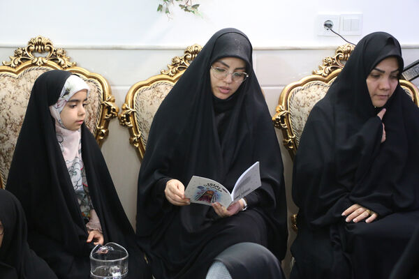 رونمایی از کتاب «بابای قهرمان من» با حضور فرزندان شهدای مدافع حرم