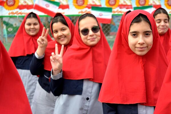افتتاحیه طرح  «ایرانمون» در مدرسه شهدای گمنام بهارستان‌دو