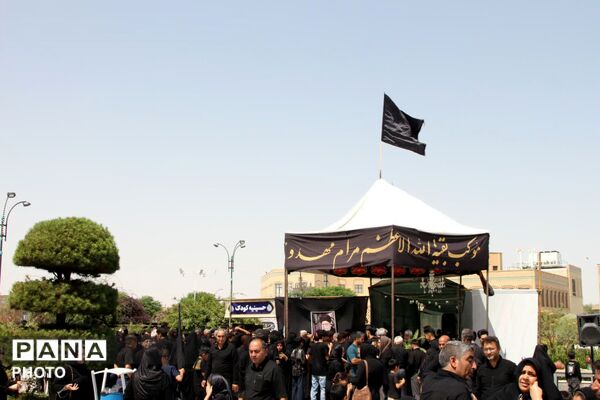 پذیرایی از عزاداران اباعبدالله در زیارتگاه شهید مدرس 