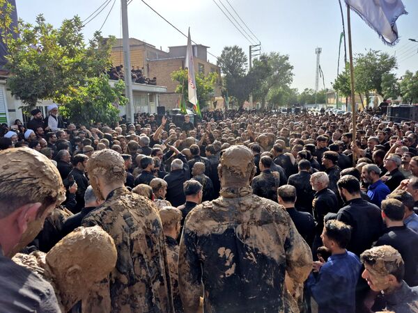 زنان و مردان بن در آیین گل‌زنی؛ هم‌نوا با کاروان کربلا