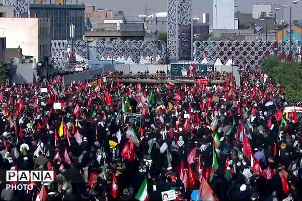 اشک‌ها و بغض‌های میلیونی در مسیر تشییع پیکر مطهر رهبر شهید