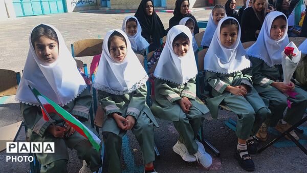 شور و شوق کودکانه‌ی شکوفه‌ها در مهربان