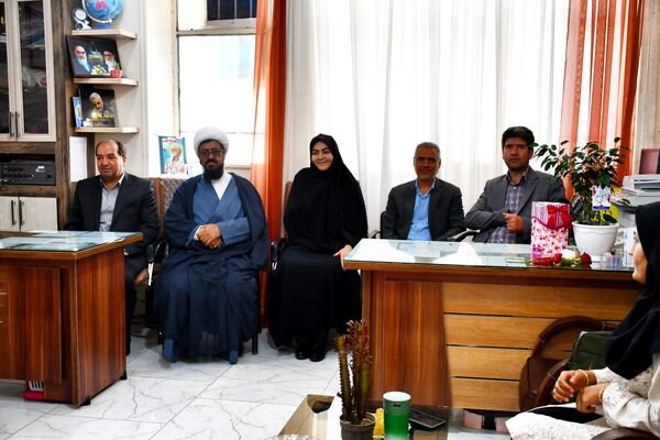 حضور امام جمعه، فرماندار و مدیر آموزش پرورش مه ولات در مدارس شهرستان