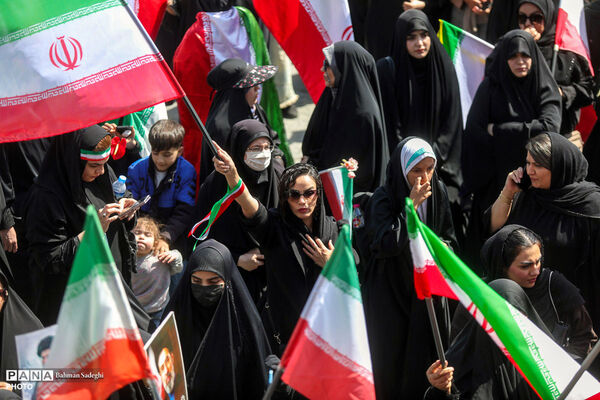 رزمایش دختران «جان‌فدای ایران»