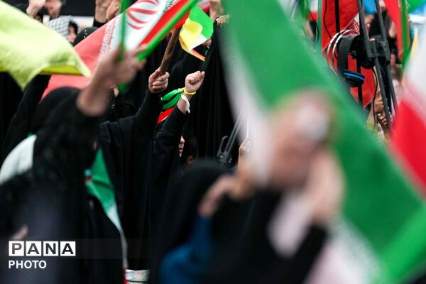 اجتماع بانوان انقلابی به مناسبت چهلم قائد امت و شهدای میناب در مسجد جمکران 