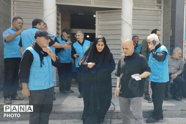 خدمت رسانی و پذیرایی موکب شهدای چهاردانگه  از زائران مراسم تشییع رهبر شهید