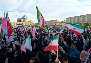 هم آوایی بانوان اصفهانی در میدان نقش جهان