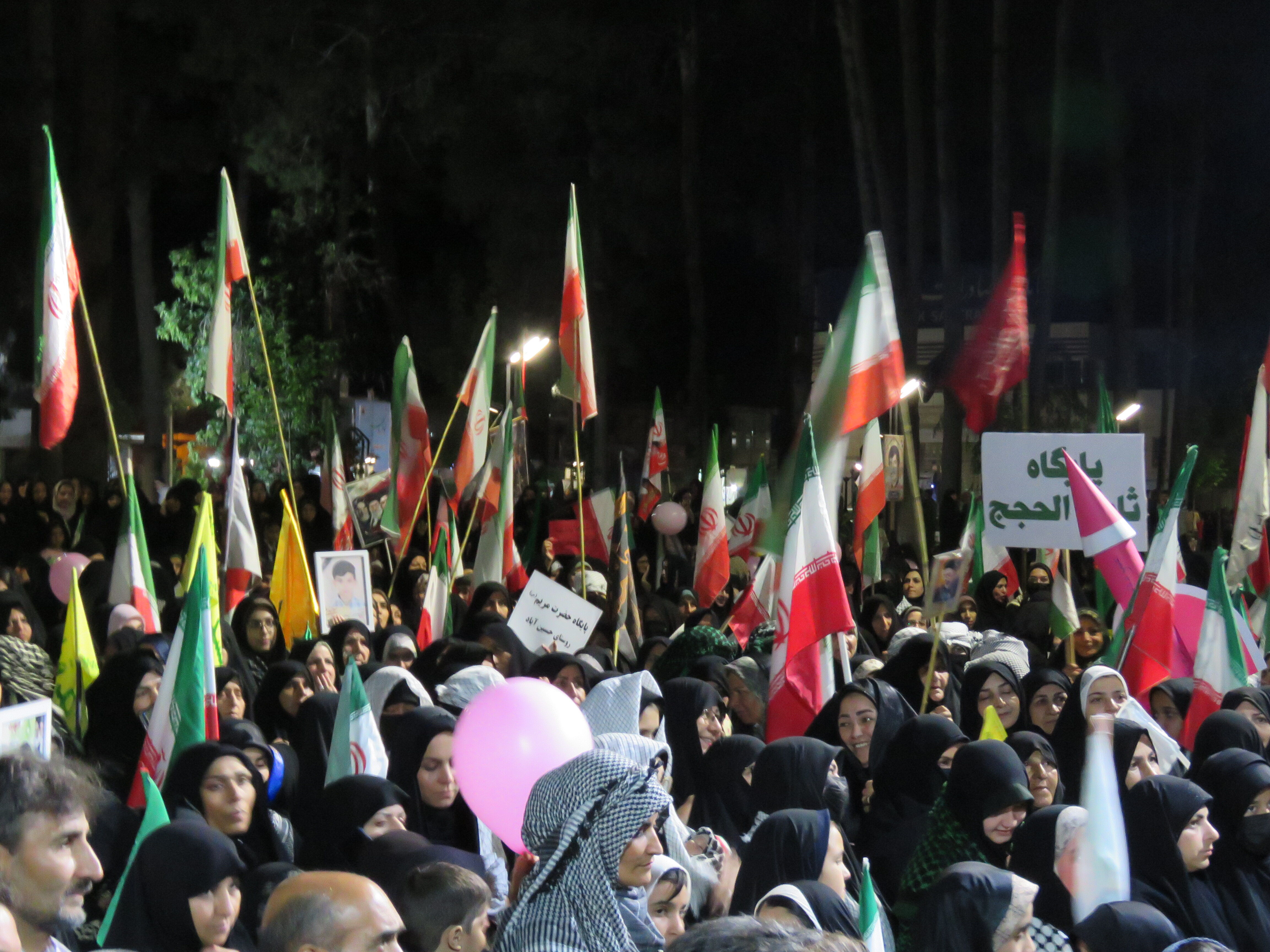 رژه دختران جان فدا همزمان با سراسر کشور در شهرستان خلیل آباد 