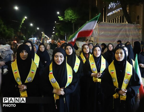 خروش شبانه «ناحیه ۵» در قلب غرفه؛ میعادگاهِ مقاومت و استکبارستیزی