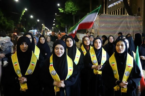 خروش شبانه «ناحیه ۵» در قلب غرفه؛ میعادگاهِ مقاومت و استکبارستیزی