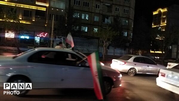 پرچم های ایران و حزب الله  بر فراز شهر نیشابور 