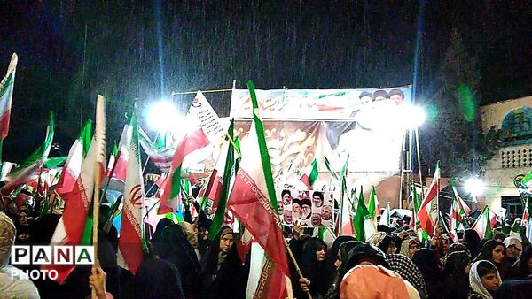  اجتماع پر شور مردم به همراه زنجیر زنی در بلوار فضل