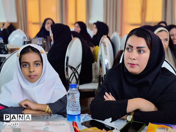 مراسم تجلیل و تقدیر از فرهنگیان در عنبرآباد