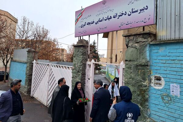  آیین افتتاح جشنواره ماها و ایران‌مون در دبیرستان خدیجه کبری پردیس 