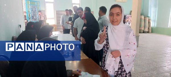 حضور پرشور مردم لرستان پای‌صندوق‌های رأی‌گیری
