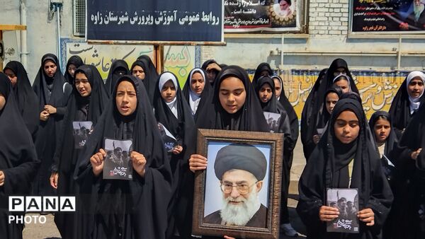  طنین فریاد استکبارستیزی دانش‌آموزان زاوه با اجرای سرود «باید برخاست»