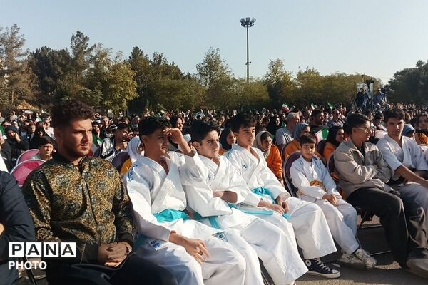 گام‌هایی برای سلامتی و نشاط خانواده‌ها؛ پیاده‌روی خانوادگی در شهر قدس
