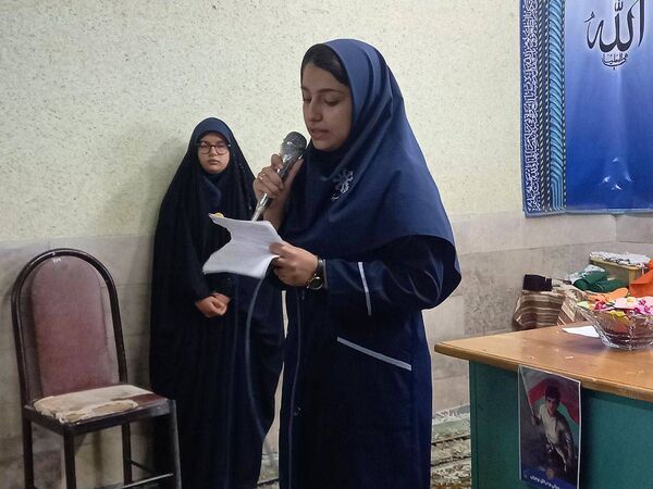 انتخابات شورای دانش‌آموزی در دبیرستان دخترانه فرزانگان شهرقدس