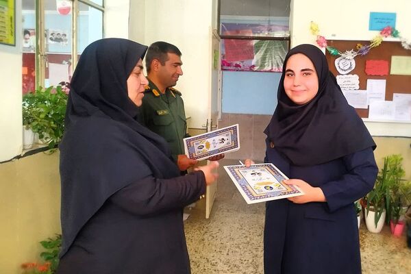 تجلیل از دانش‌آموزان برتر علمی، قرآنی و سرود دبیرستان فرهیختگان شهرستان باشت