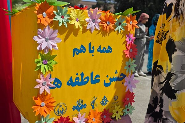 جشن عاطفه‌ها؛ لبریز از مهربانی در دبستان دخترانه قدر بهارستان ۲