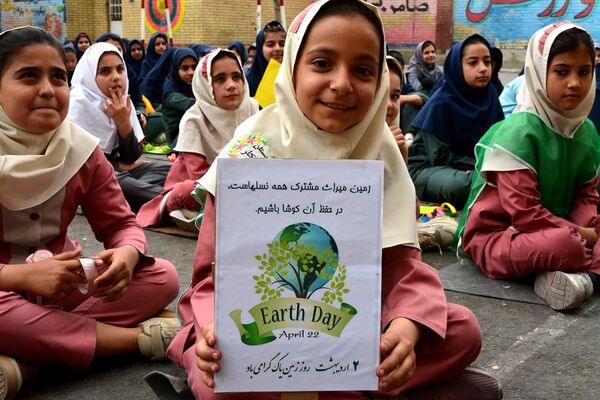 برگزاری مراسم هفته زمین پاک در بهارستان‌دو