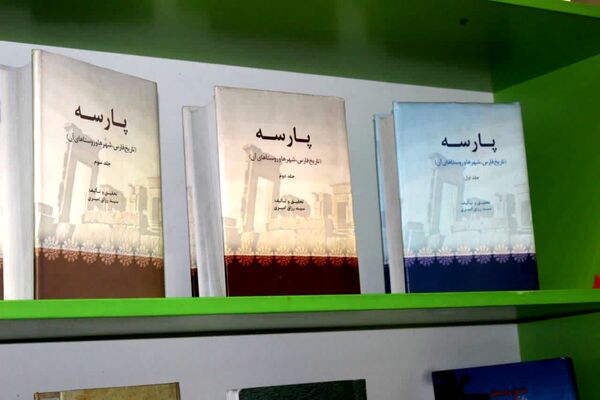 مراسم تجلیل از نویسندگان و هنرمندان شهرستان فراشبند‌