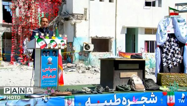 زنگ سپاس معلم همزمان با سراسر کشور در مدرسه شجره طیبه میناب