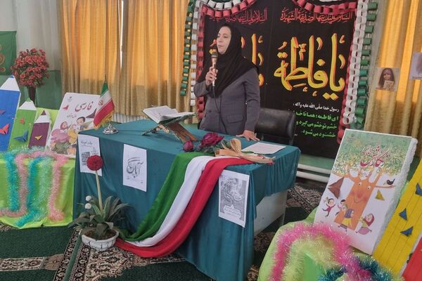 دانش‌آموزان با پرچم یا زهرا بر استکبار تاختند