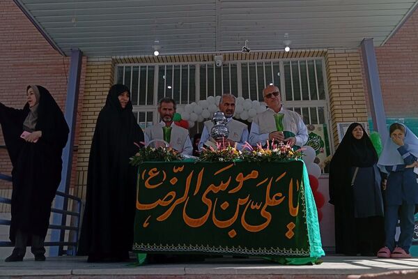 حضور خادمین امام رضا (ع) در دبستان دخترانه آیین روشن