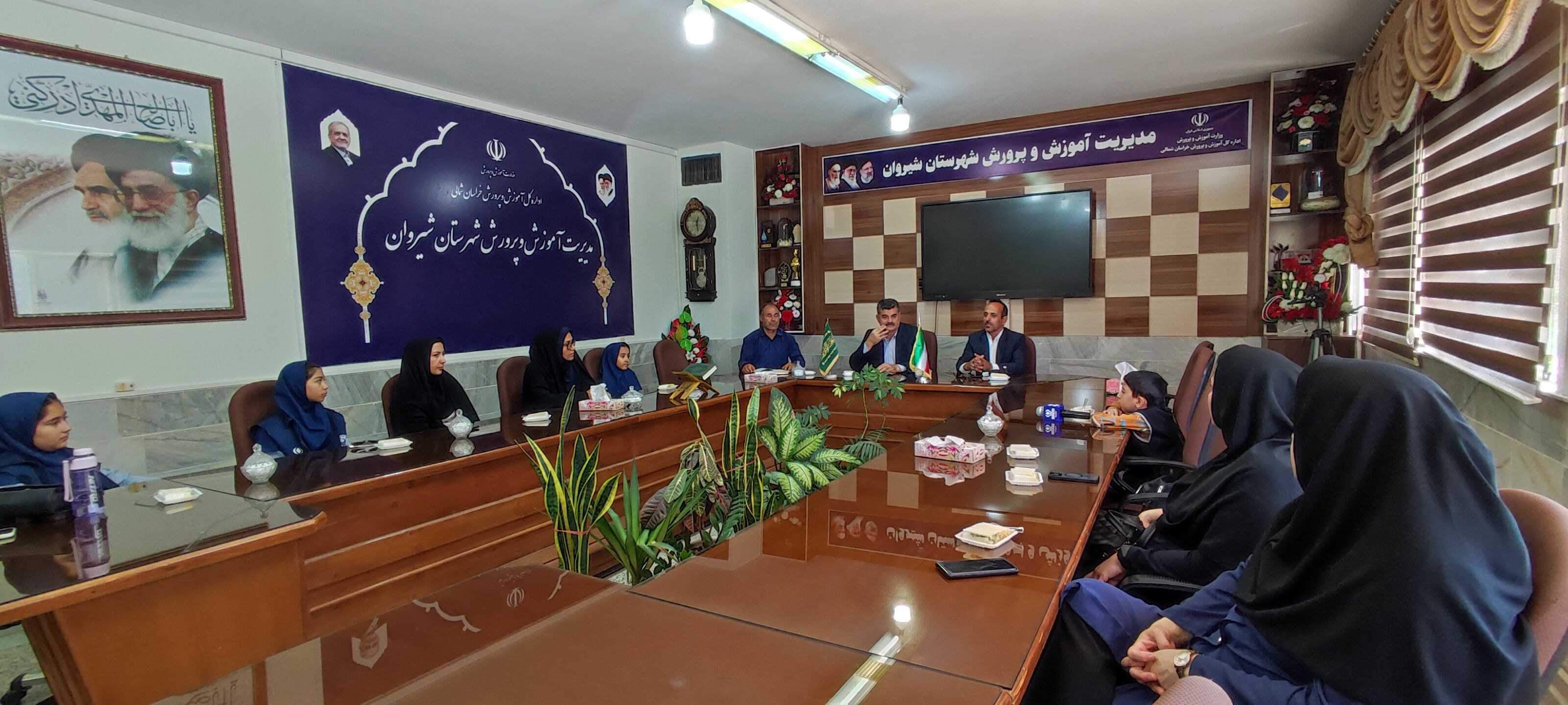 تجلیل مدیر آموزش و پرورش شهرستان شیروان از خبرنگاران پانا