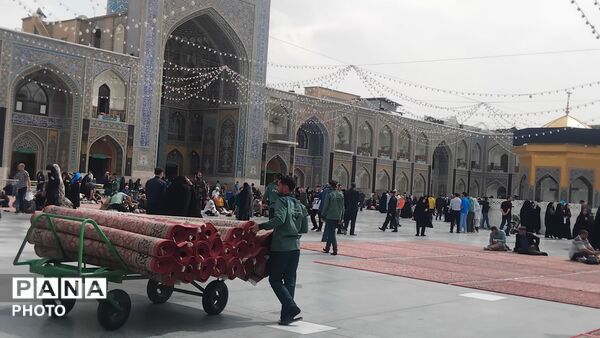 بهار که می‌رسد، صحن‌ها با موج زائران می‌تپد