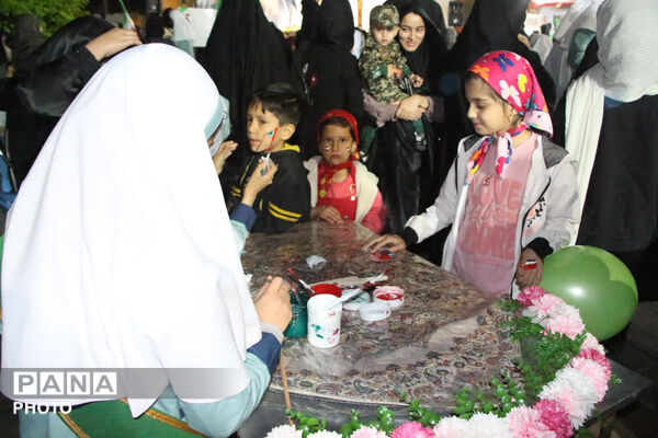 جشن روز دختر در ورودی باغ دولت آباد یزد