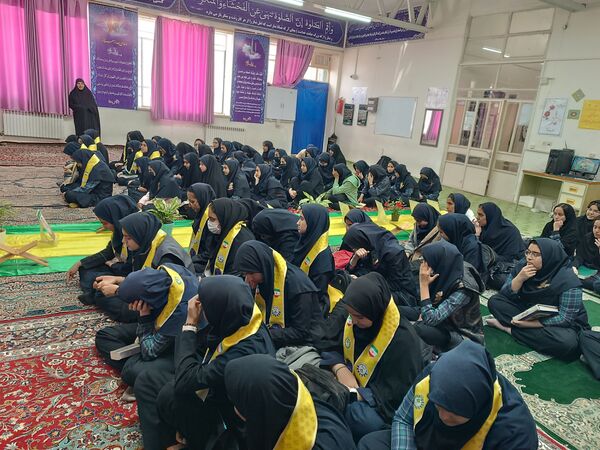 محفل انس با قرآن کریم  در دبیرستان شاهد یاس نبی «س»