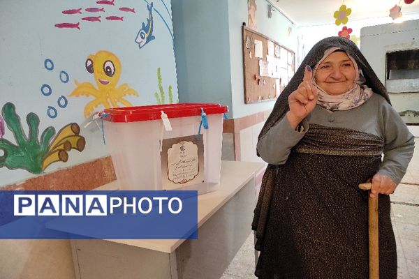 مشارکت حداکثری مردم شهیدپرور شهر تیتکانلو بخش خبوشان پای صندوق‌های رأی 