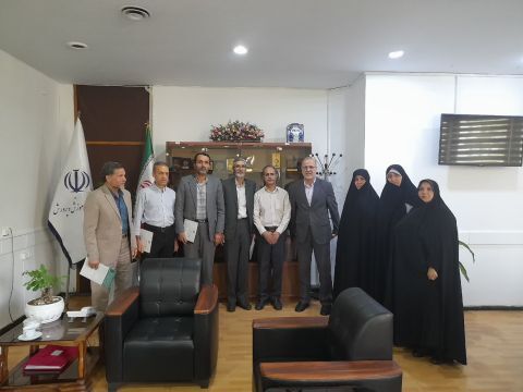 تجلیل معاون‌ حقوقی و امور مجلس از خانواده شهدا‌، جانبازان و ایثارگران‌