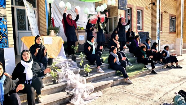 جشن میلاد حضرت زینب در دبیرستان حضرت زینب 